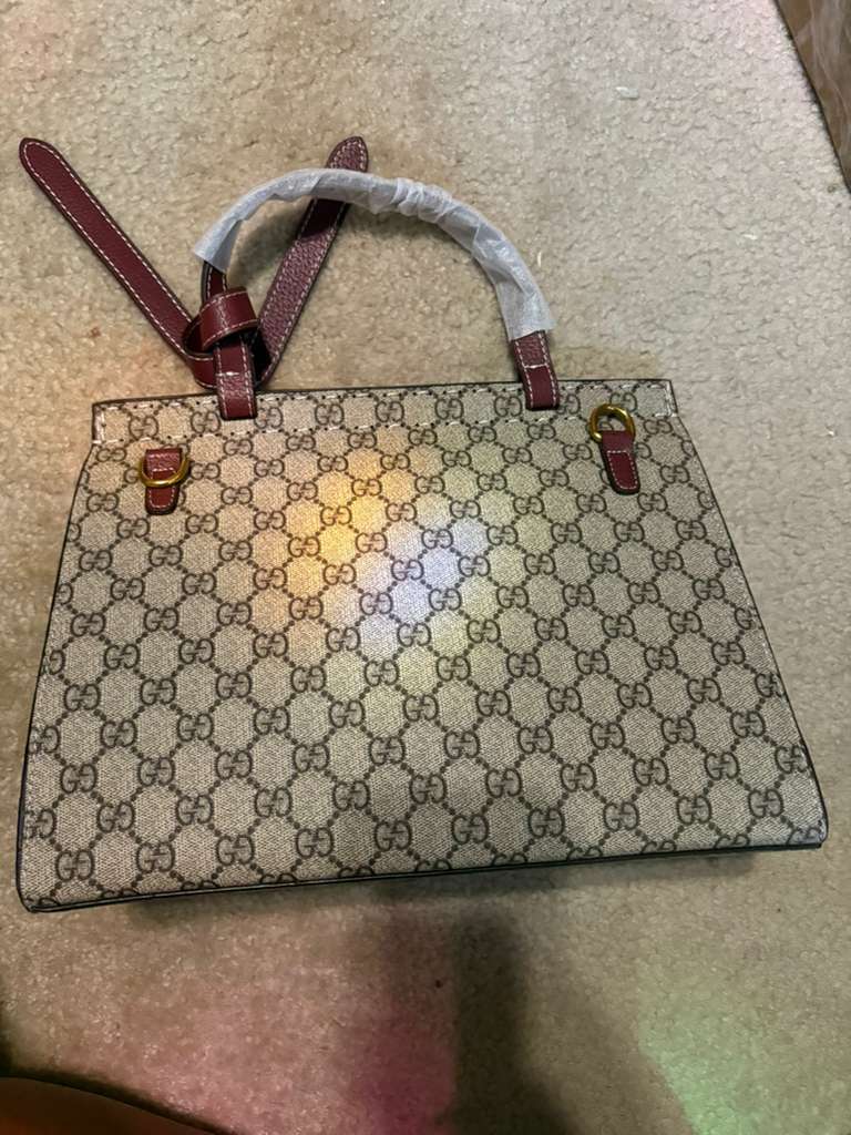 iconic GG Supreme canvas with red trim