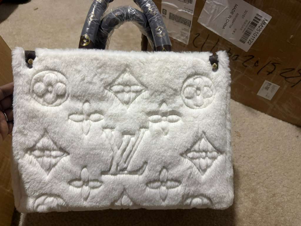 Louis Vuitton Neo Pochette Milla