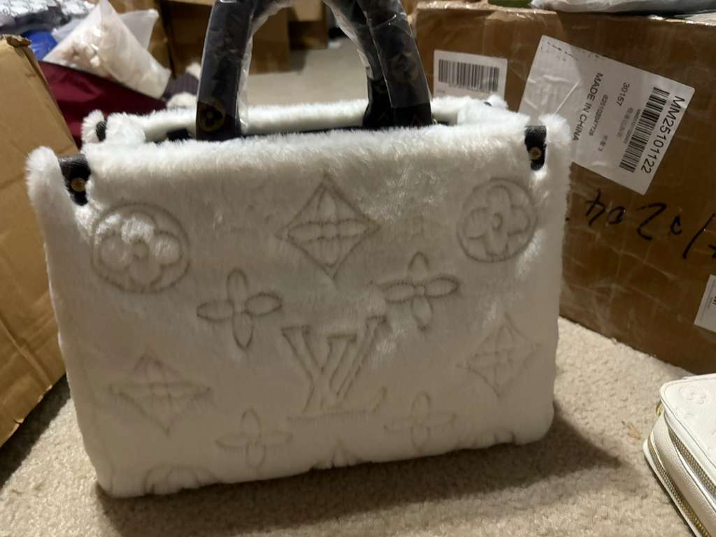 Louis Vuitton Neo Pochette Milla