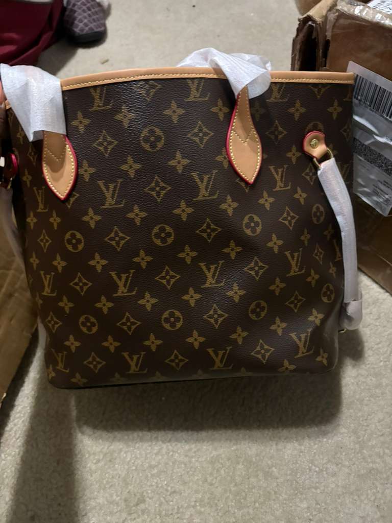 Louis Vuitton Neverfull MM Tote Bag
