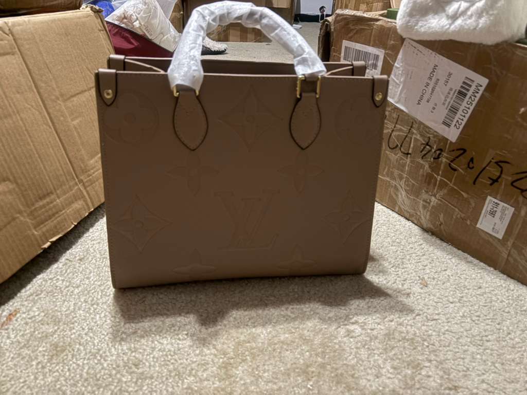 Louis Vuitton OnTheGo MM