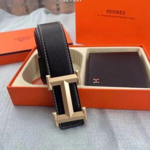 Hermès Belt and a bi-fold wallet